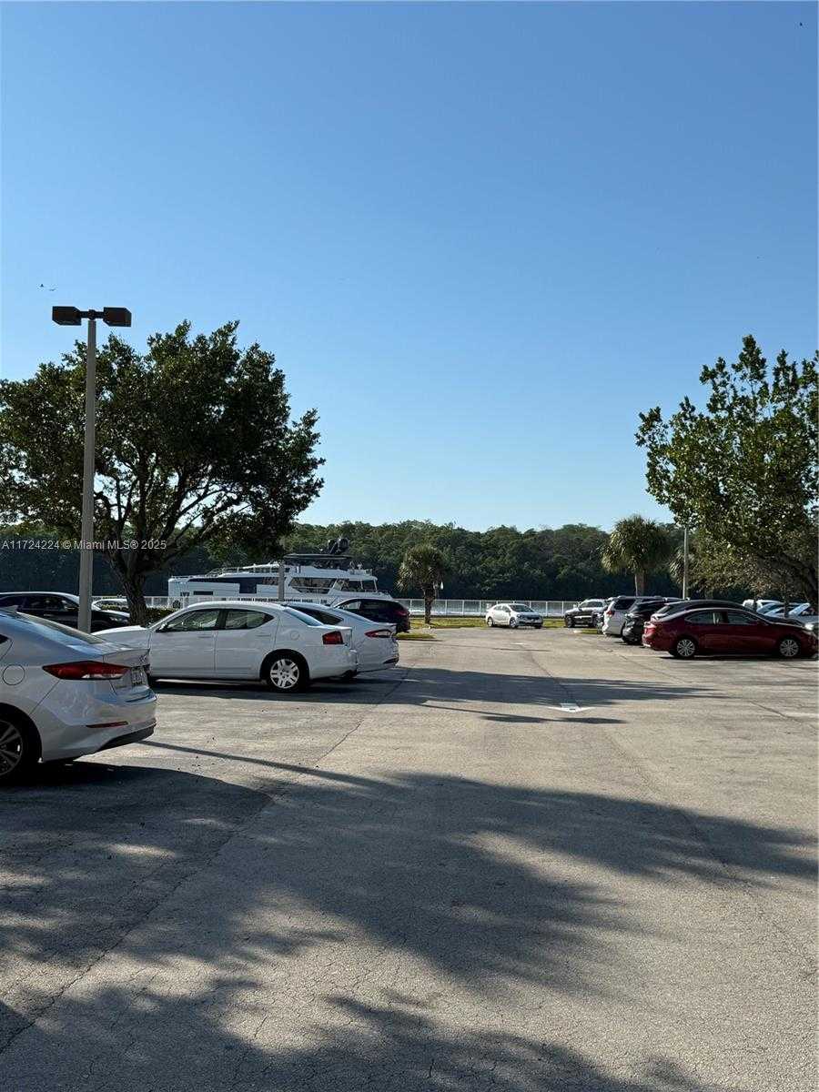 Small Image of 500 BAYVIEW DR #1031, Sunny Isles Beach Number 4