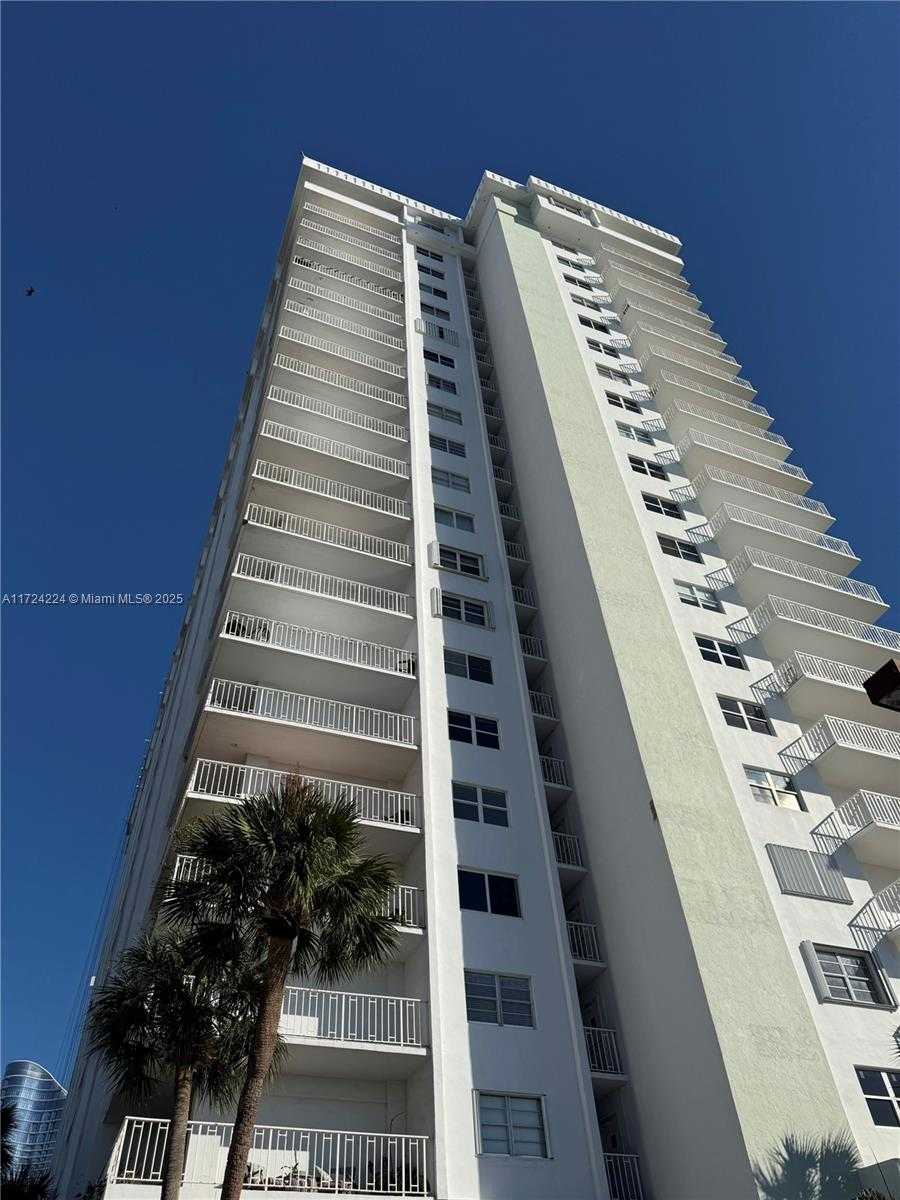Small Image of 500 BAYVIEW DR #1031, Sunny Isles Beach Number 5