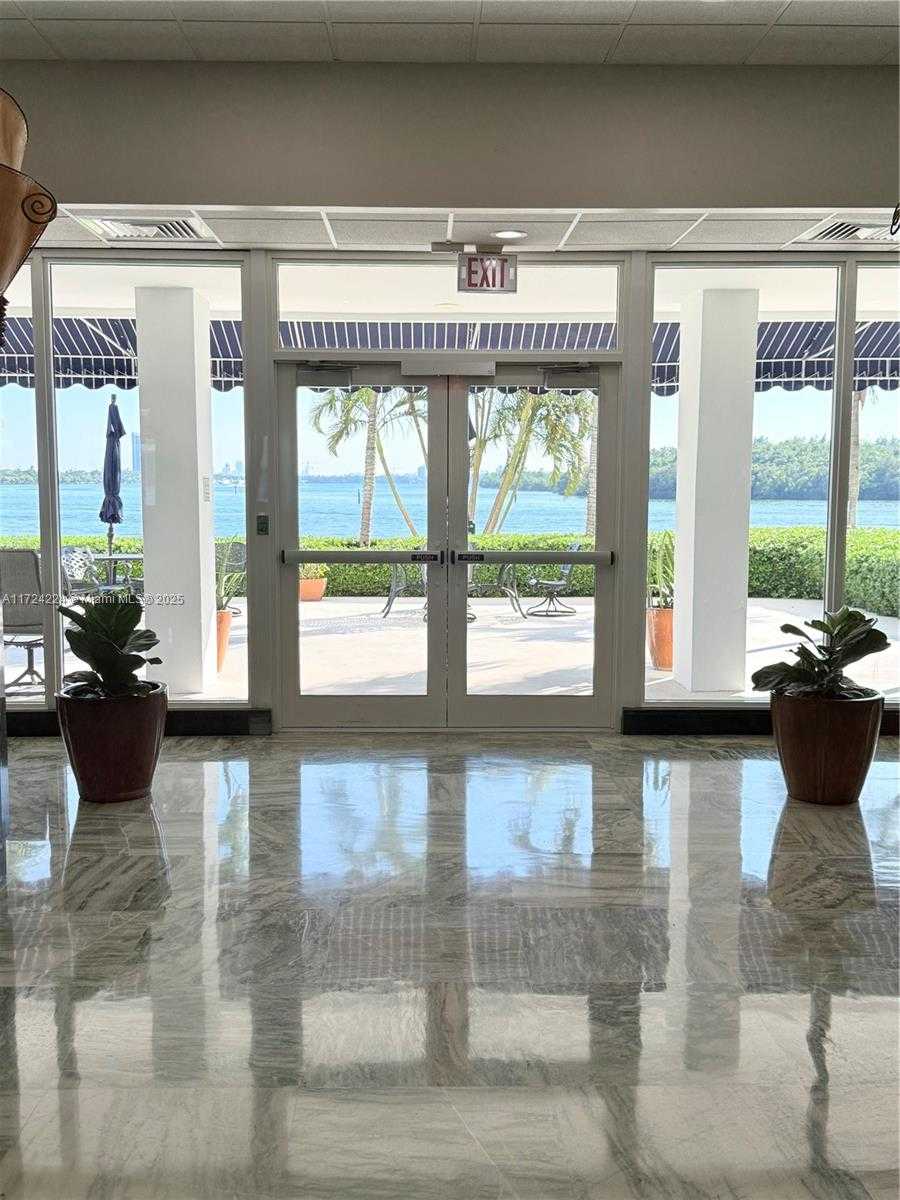 Small Image of 500 BAYVIEW DR #1031, Sunny Isles Beach Number 7