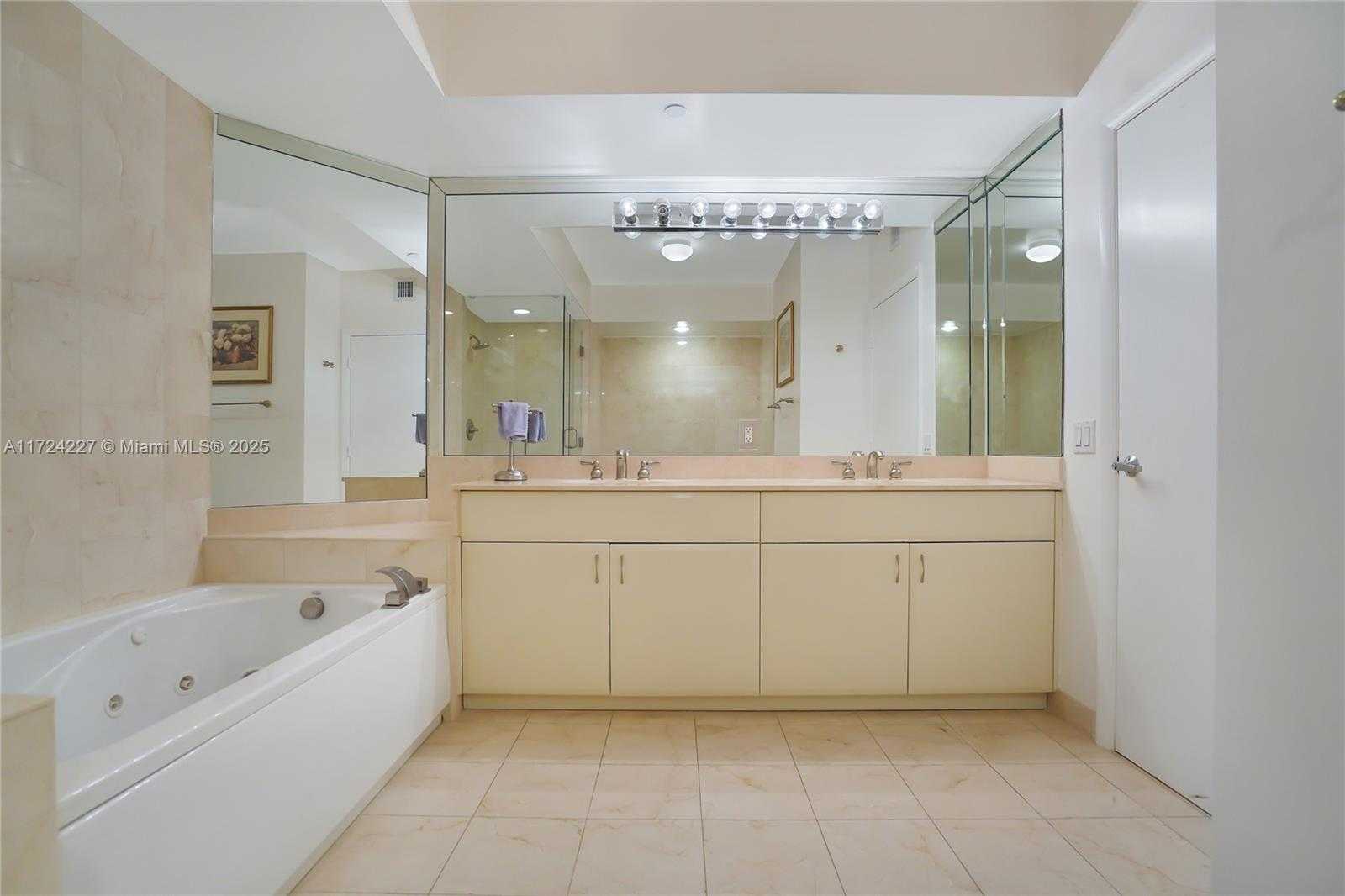 Small Image of 6365 COLLINS AVE #2702, Miami Beach Number 10