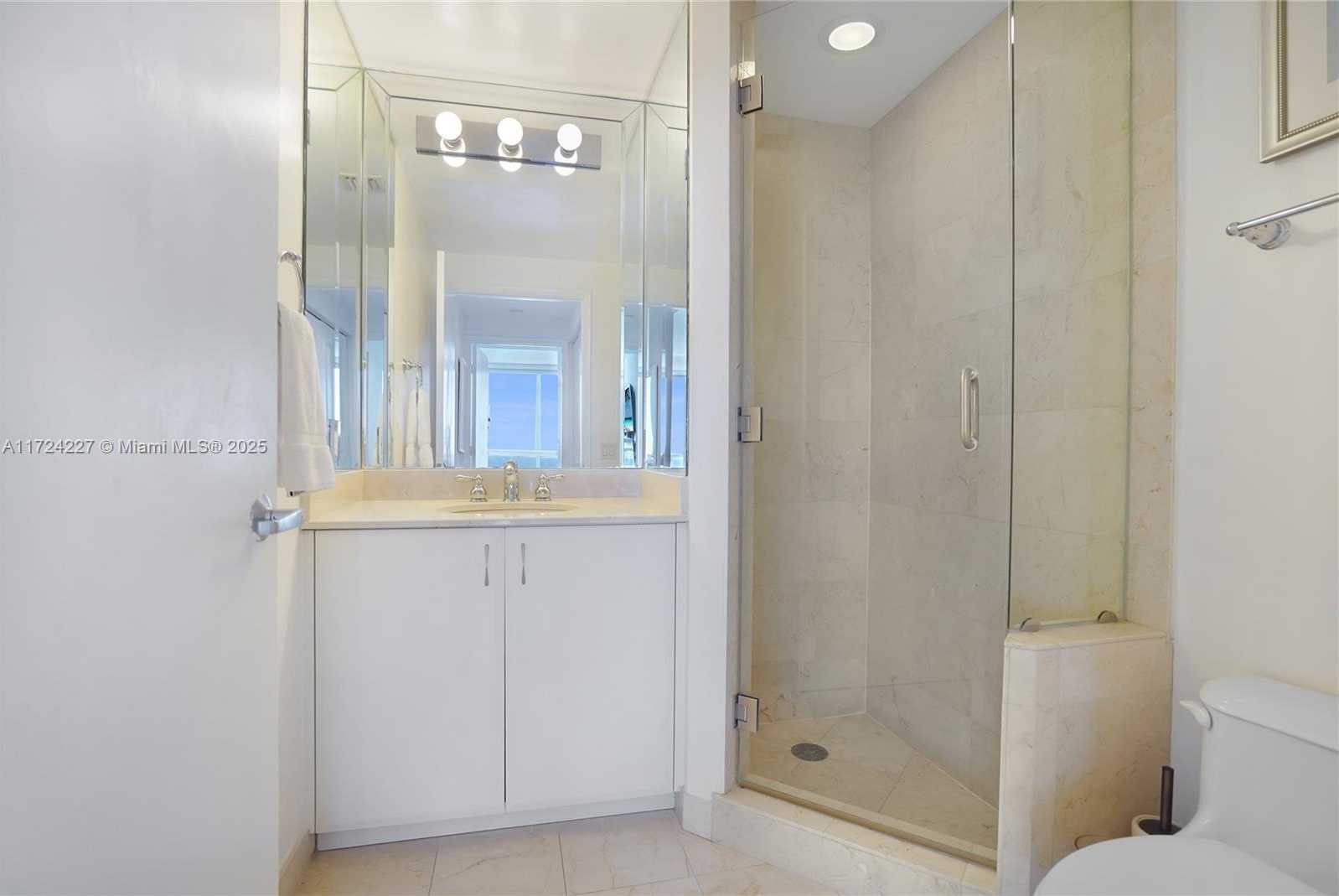 Small Image of 6365 COLLINS AVE #2702, Miami Beach Number 12