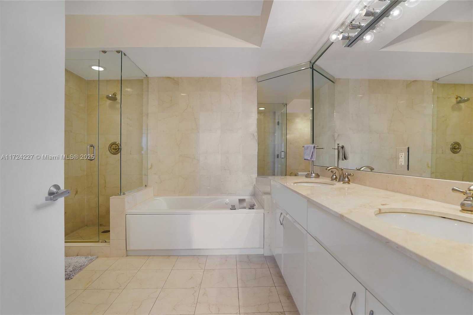 Small Image of 6365 COLLINS AVE #2702, Miami Beach Number 9