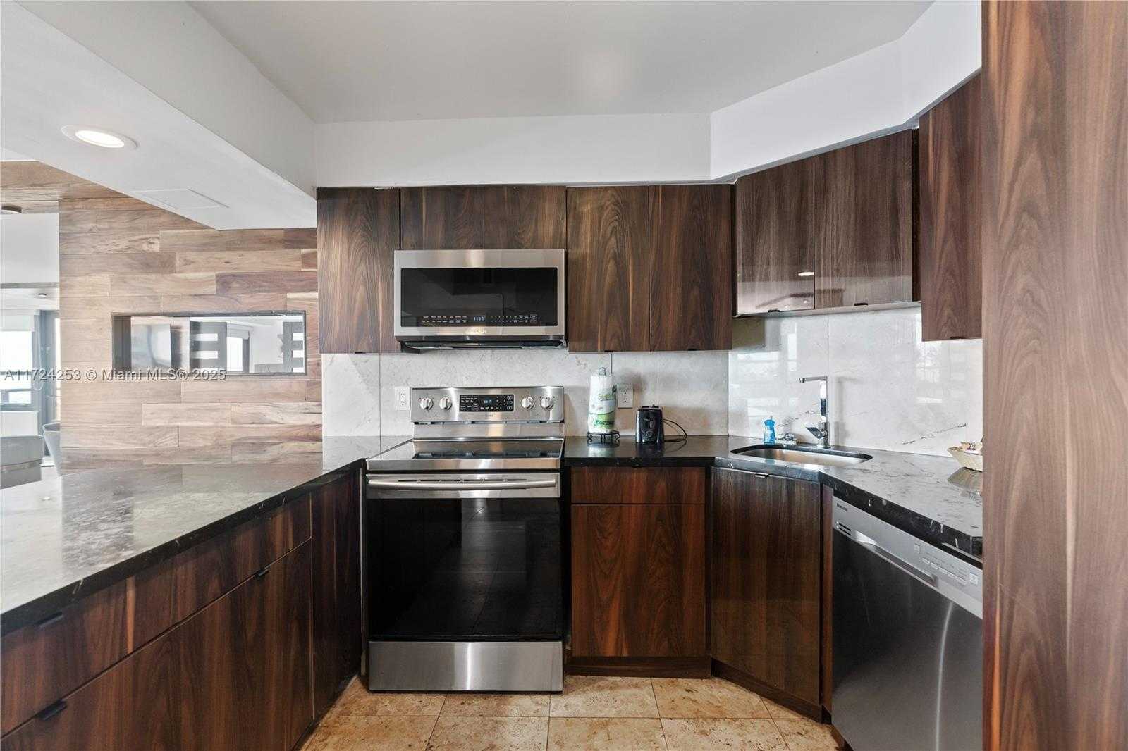 Small Image of 5225 COLLINS AVE #501, Miami Beach Number 18