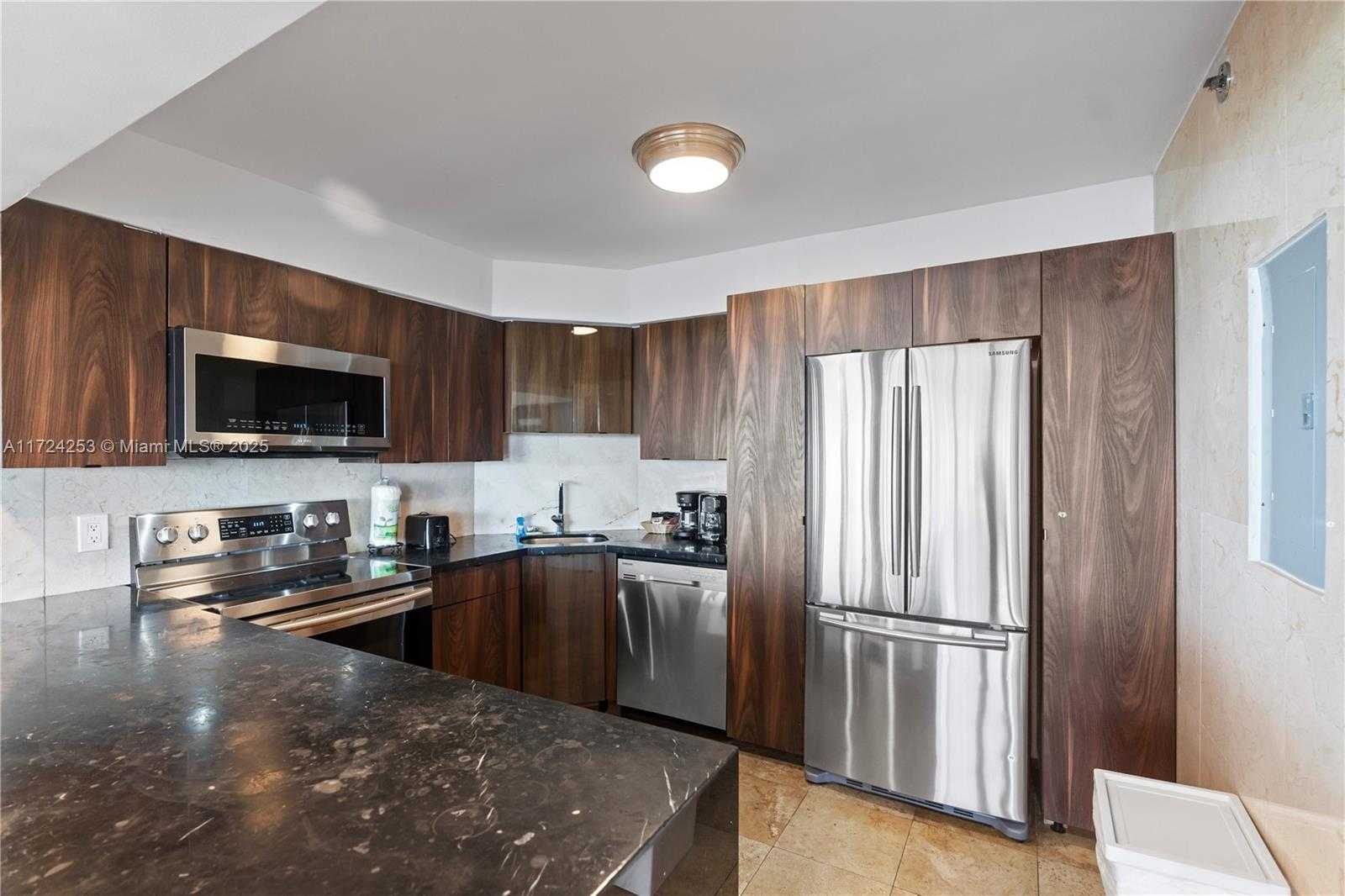 Small Image of 5225 COLLINS AVE #501, Miami Beach Number 19
