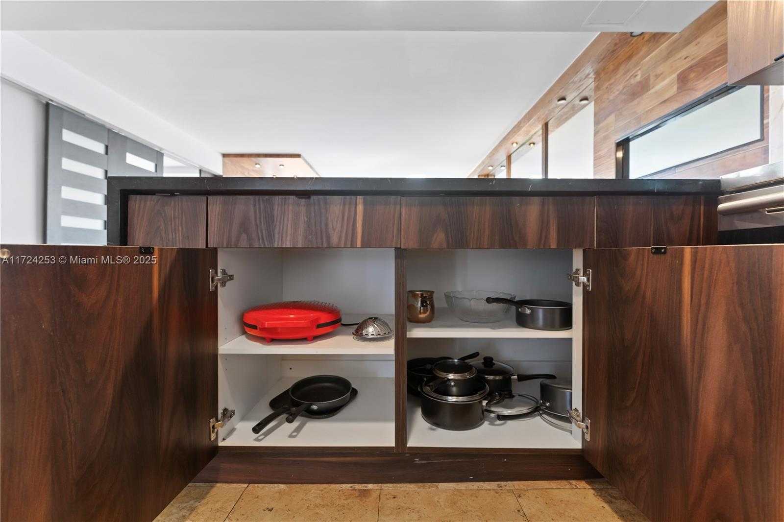Small Image of 5225 COLLINS AVE #501, Miami Beach Number 21