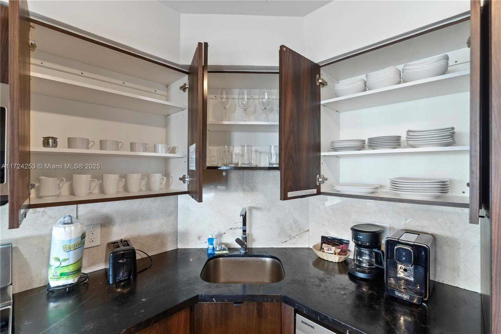 Small Image of 5225 COLLINS AVE #501, Miami Beach Number 22