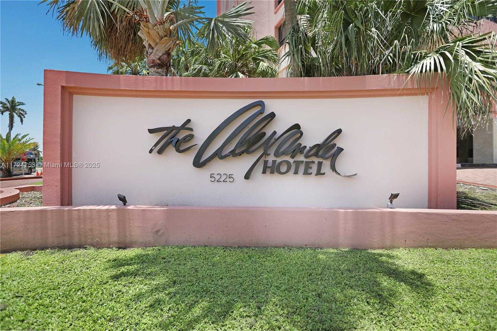 Small Image of 5225 COLLINS AVE #501, Miami Beach Number 39