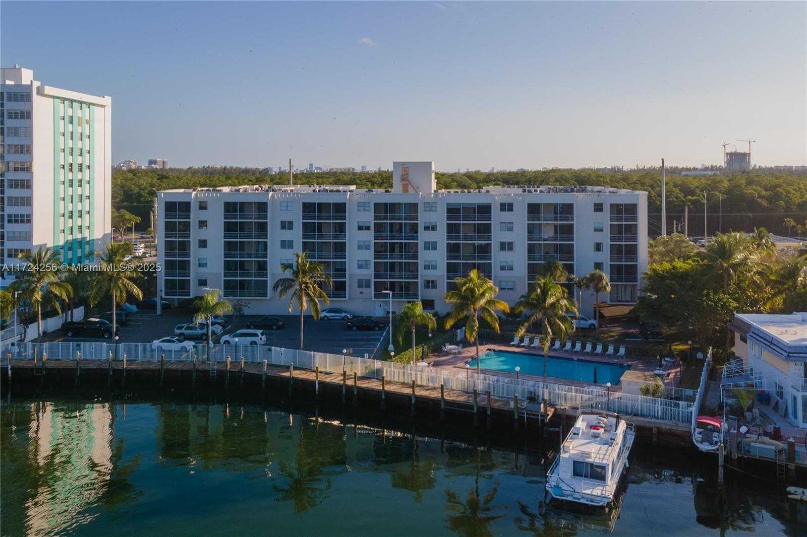 Small Image of 2821 NORTH EAST 163RD #3i, North Miami Beach Number 2