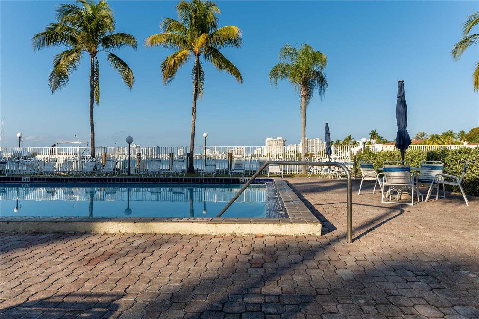 Small Image of 2821 NORTH EAST 163RD #3i, North Miami Beach Number 4