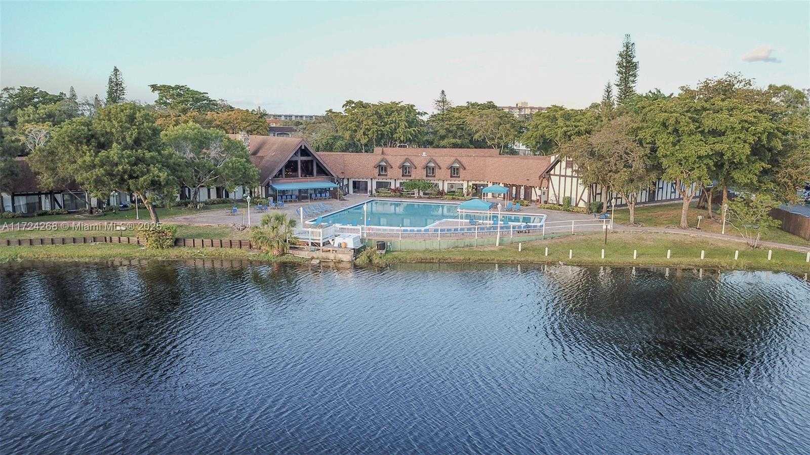 Small Image of 3720 INVERRARY DR #1U, Lauderhill Number 13