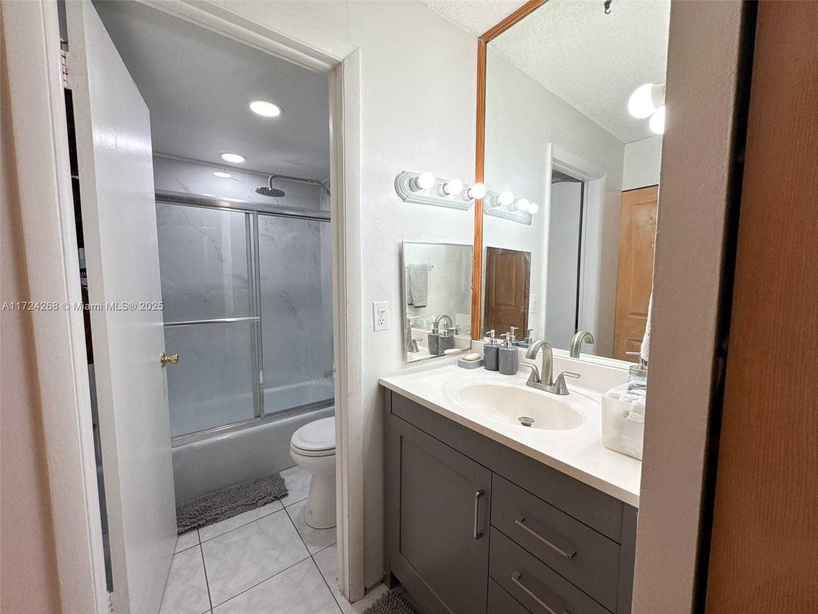 Small Image of 3720 INVERRARY DR #1U, Lauderhill Number 16