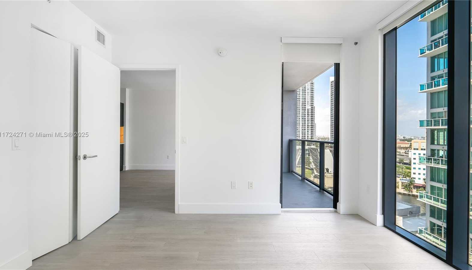 Small Image of 31 SOUTH EAST 6TH ST #1806, Miami Number 9