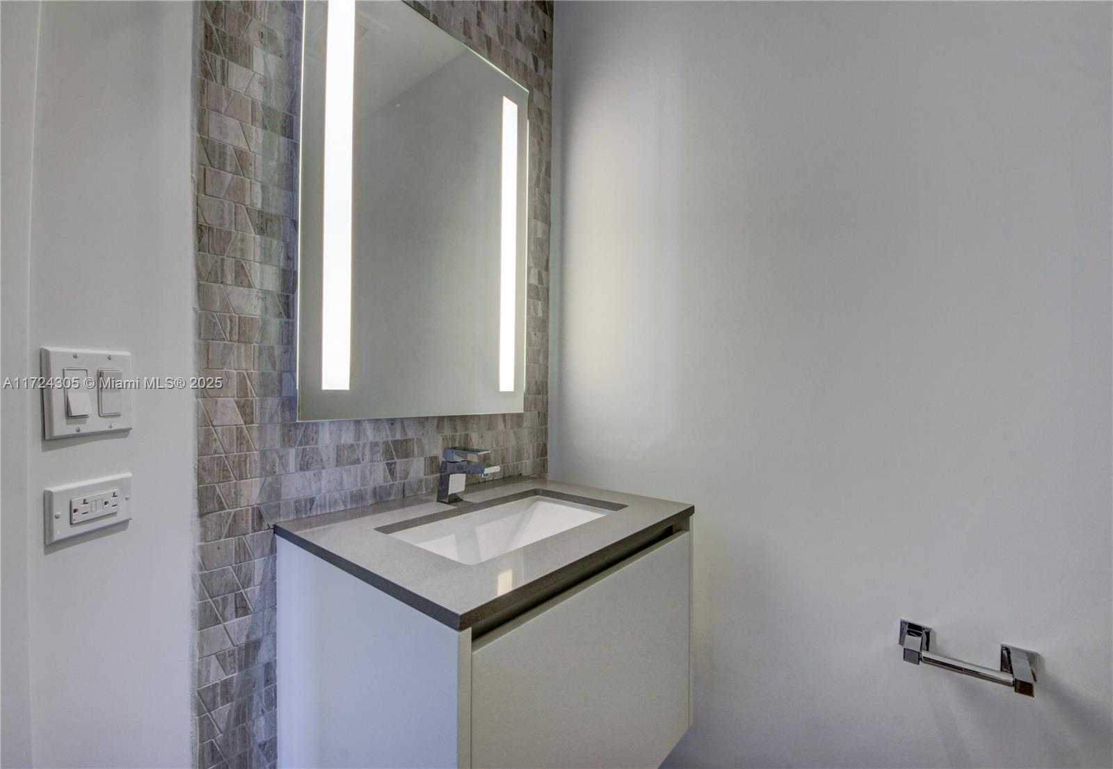 Small Image of 68 SOUTH EAST 6TH ST #3511, Miami Number 13