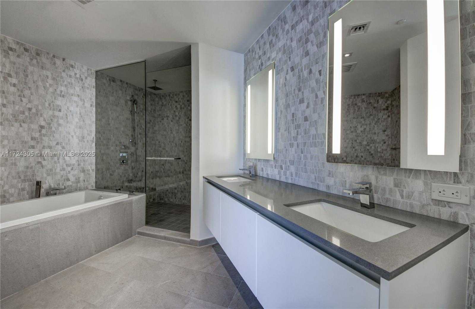 Small Image of 68 SOUTH EAST 6TH ST #3511, Miami Number 25