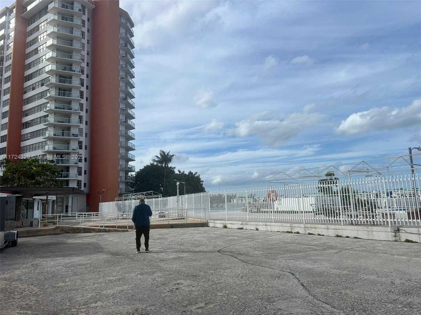 Small Image of 1301 NORTH EAST MIAMI GARDENS DR #321W, Miami Number 3