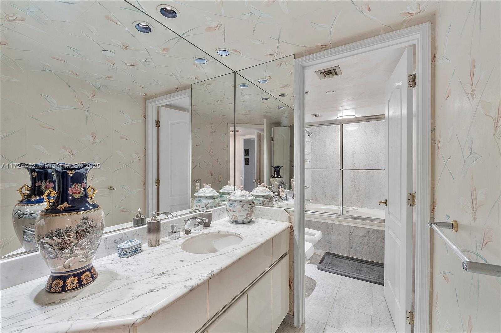Small Image of 5757 COLLINS AVE #403, Miami Beach Number 12