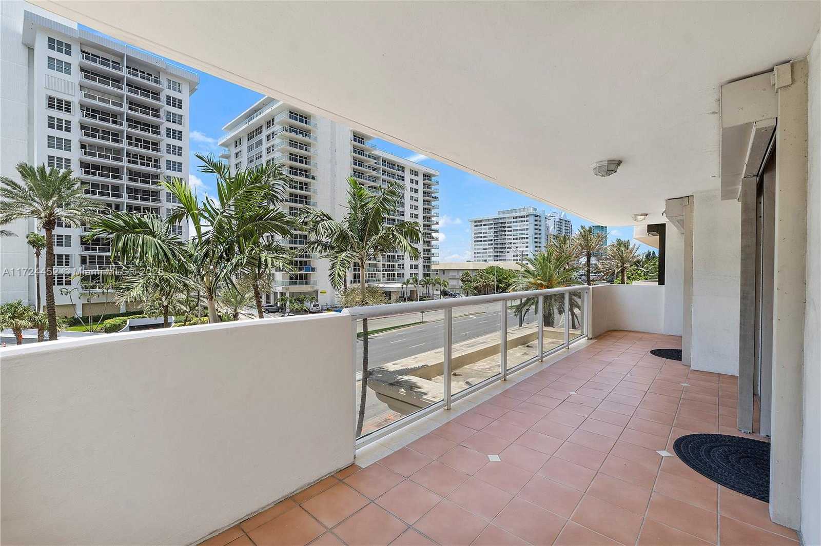 Small Image of 5757 COLLINS AVE #403, Miami Beach Number 17
