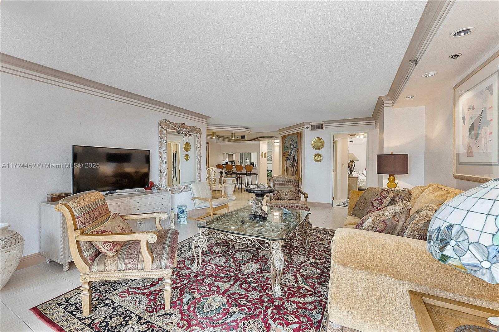 Small Image of 5757 COLLINS AVE #403, Miami Beach Number 3