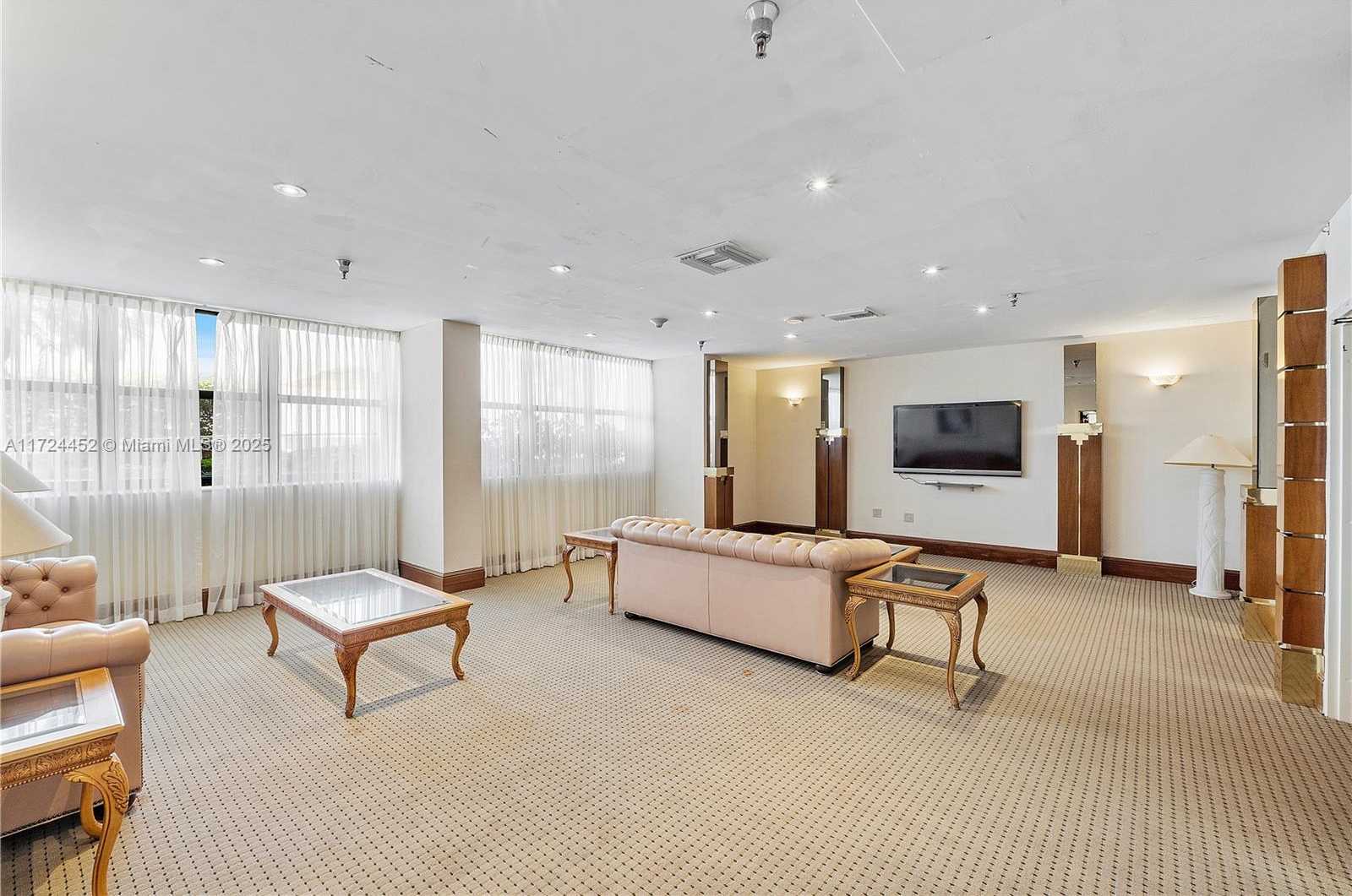 Small Image of 5757 COLLINS AVE #403, Miami Beach Number 35