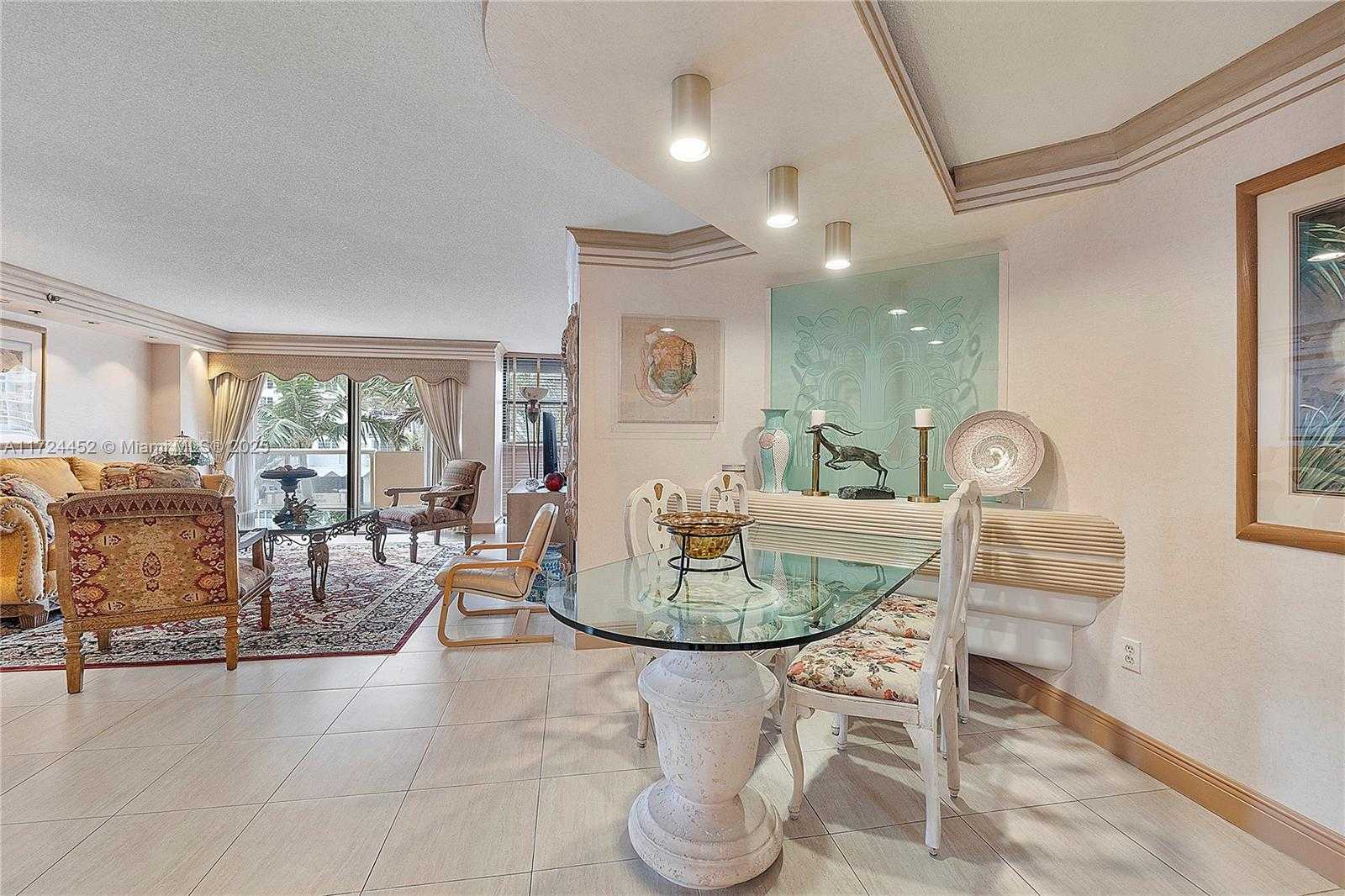 Small Image of 5757 COLLINS AVE #403, Miami Beach Number 4