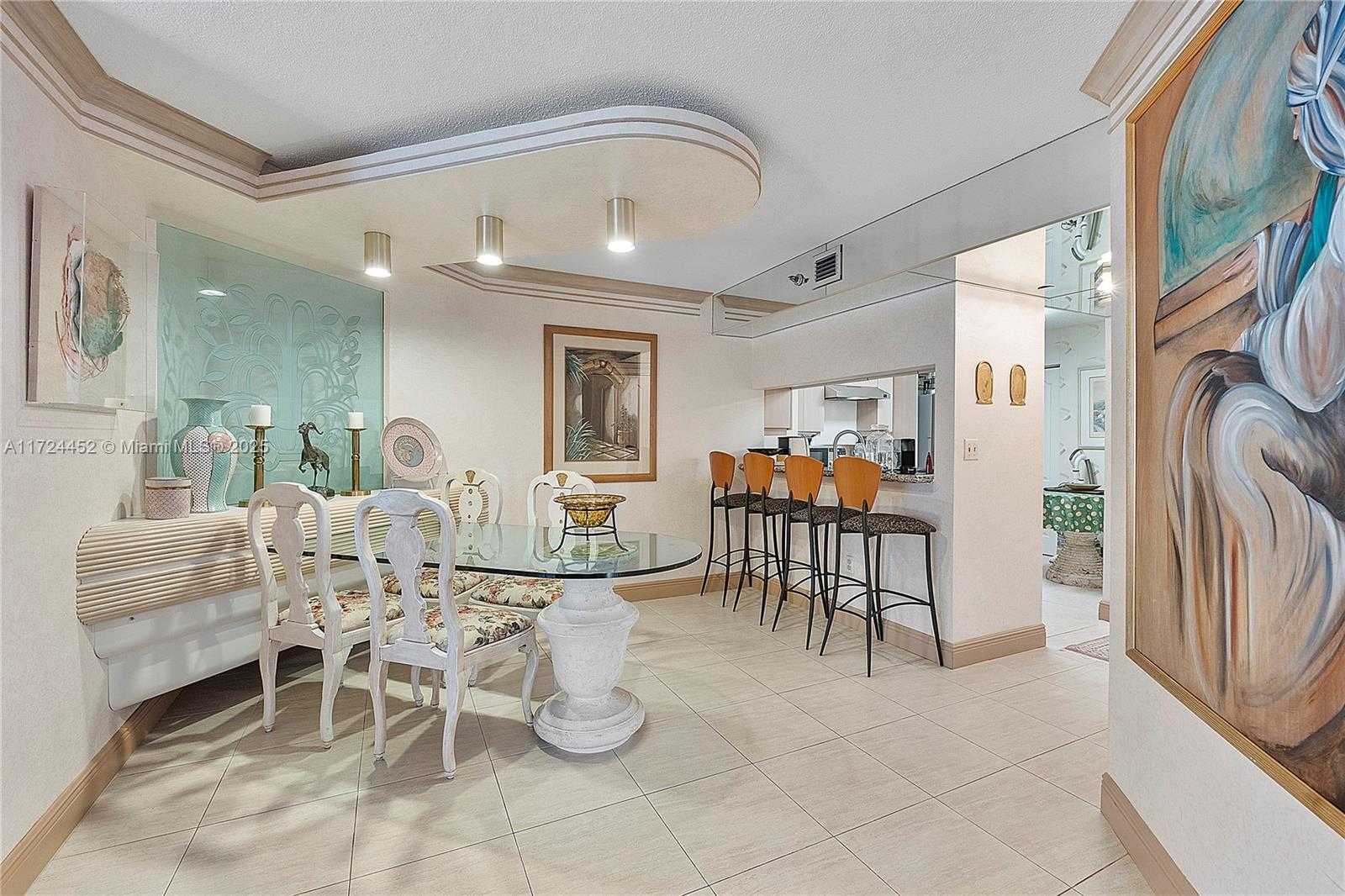 Small Image of 5757 COLLINS AVE #403, Miami Beach Number 5