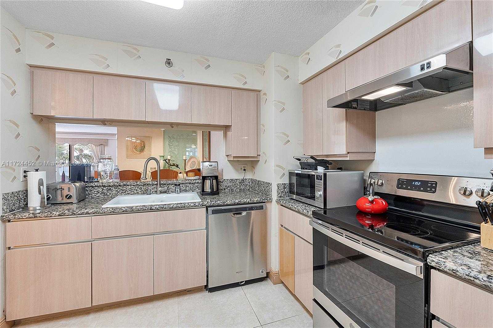 Small Image of 5757 COLLINS AVE #403, Miami Beach Number 7