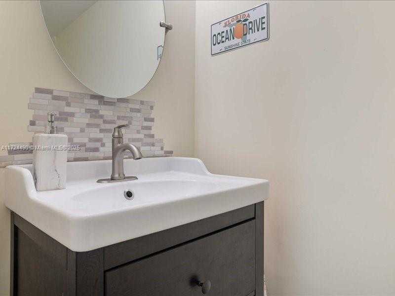 Small Image of 6193 ROCK ISLAND RD #105, Tamarac Number 12