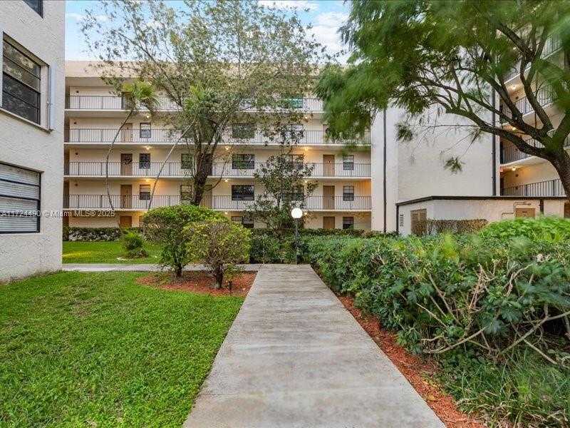 Small Image of 6193 ROCK ISLAND RD #105, Tamarac Number 22