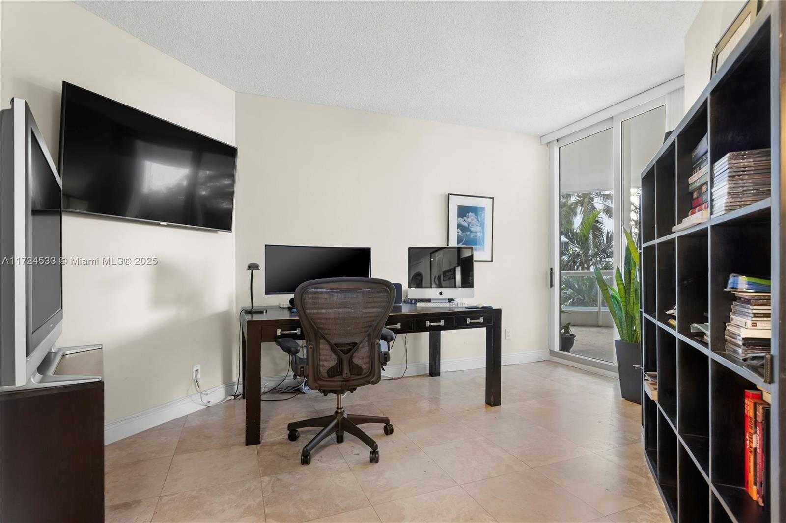 Small Image of 21050 POINT PL #502, Aventura Number 12