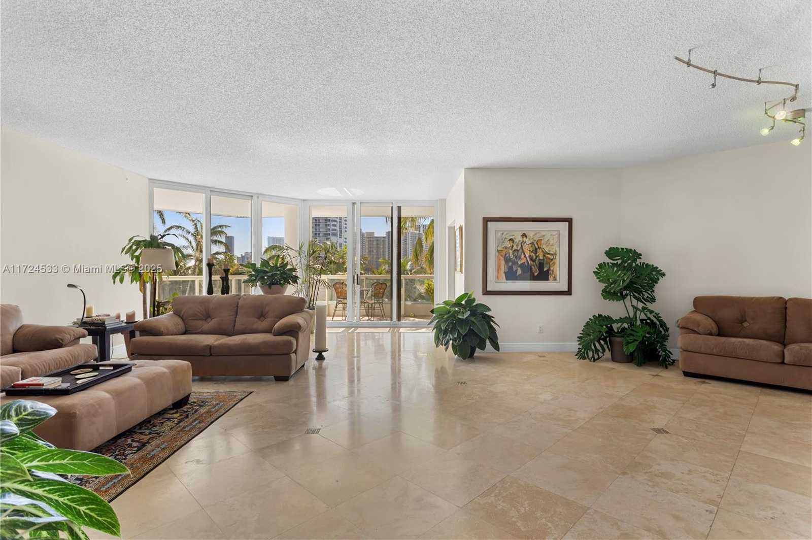 Small Image of 21050 POINT PL #502, Aventura Number 2