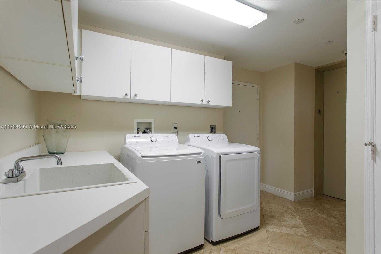 Small Image of 21050 POINT PL #502, Aventura Number 25