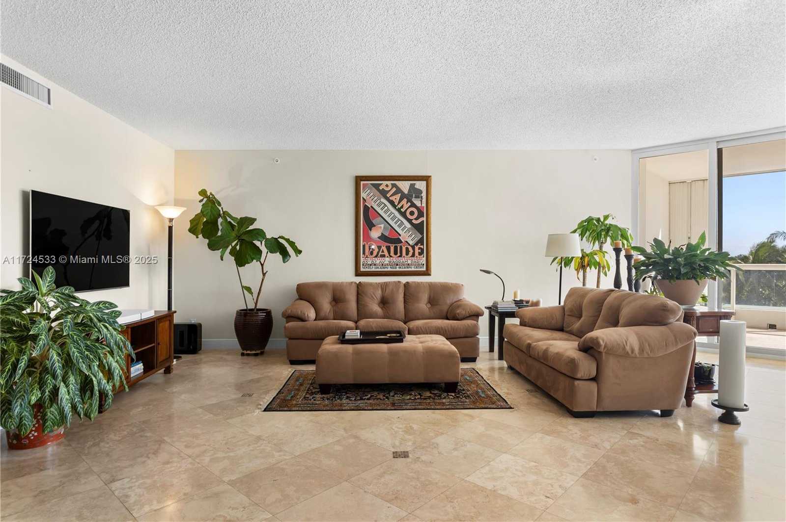 Small Image of 21050 POINT PL #502, Aventura Number 5