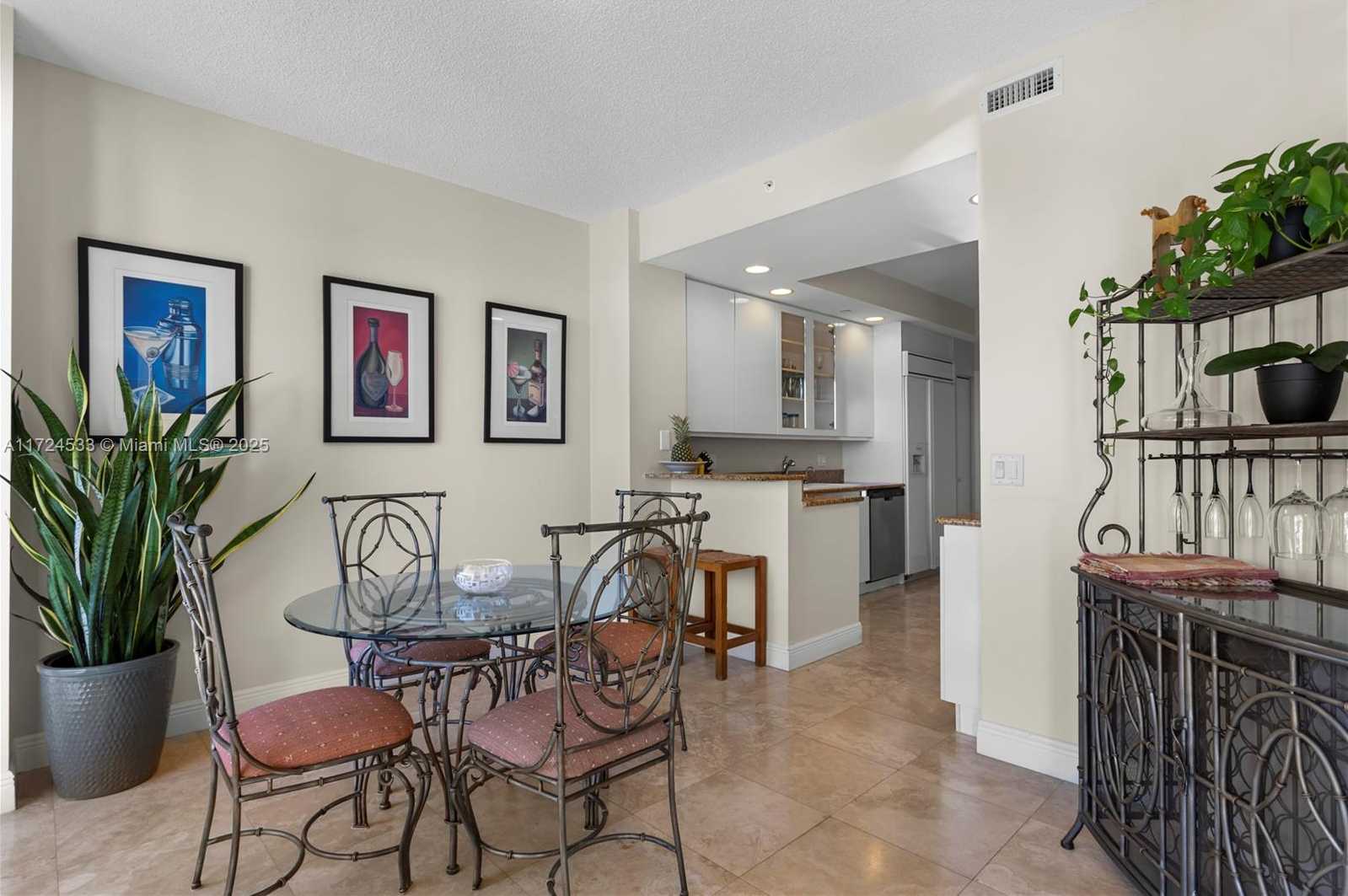 Small Image of 21050 POINT PL #502, Aventura Number 8