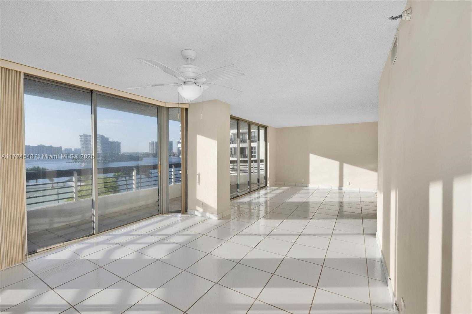 Small Image of 3530 MYSTIC POINTE DR #710, Aventura Number 14