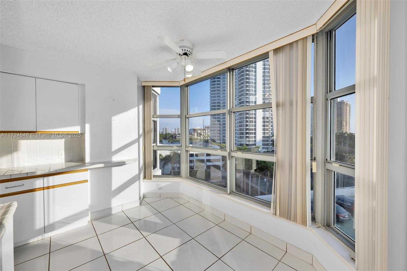 Small Image of 3530 MYSTIC POINTE DR #710, Aventura Number 15