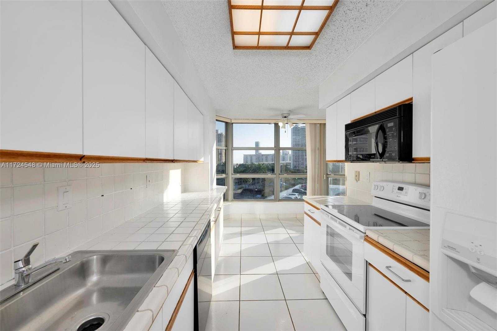 Small Image of 3530 MYSTIC POINTE DR #710, Aventura Number 17