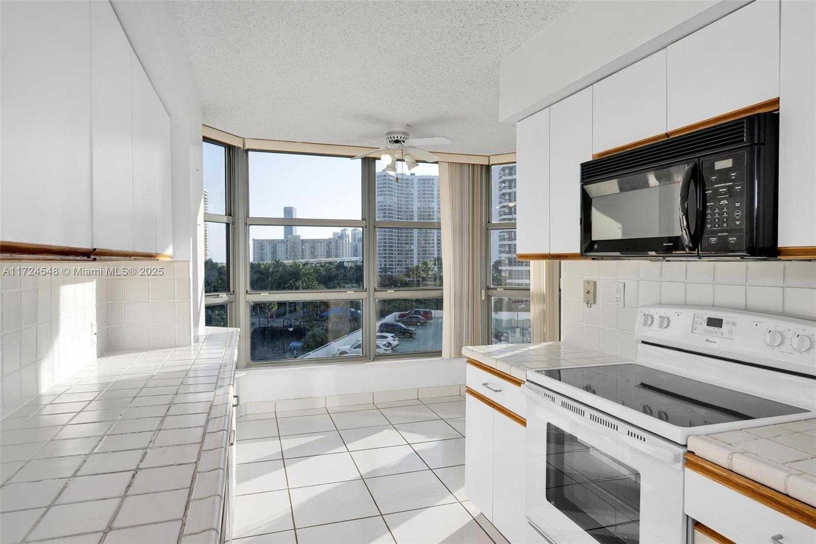 Small Image of 3530 MYSTIC POINTE DR #710, Aventura Number 18