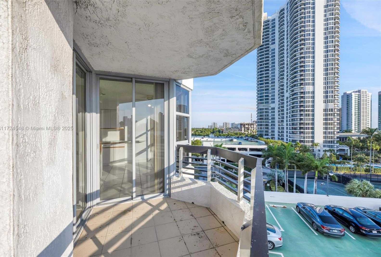 Small Image of 3530 MYSTIC POINTE DR #710, Aventura Number 19