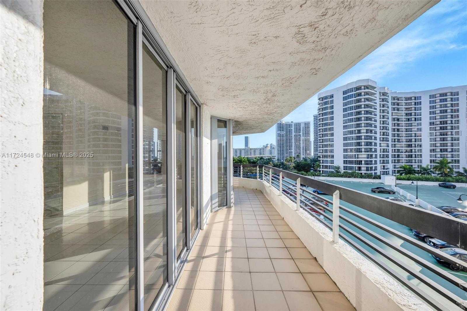 Small Image of 3530 MYSTIC POINTE DR #710, Aventura Number 21