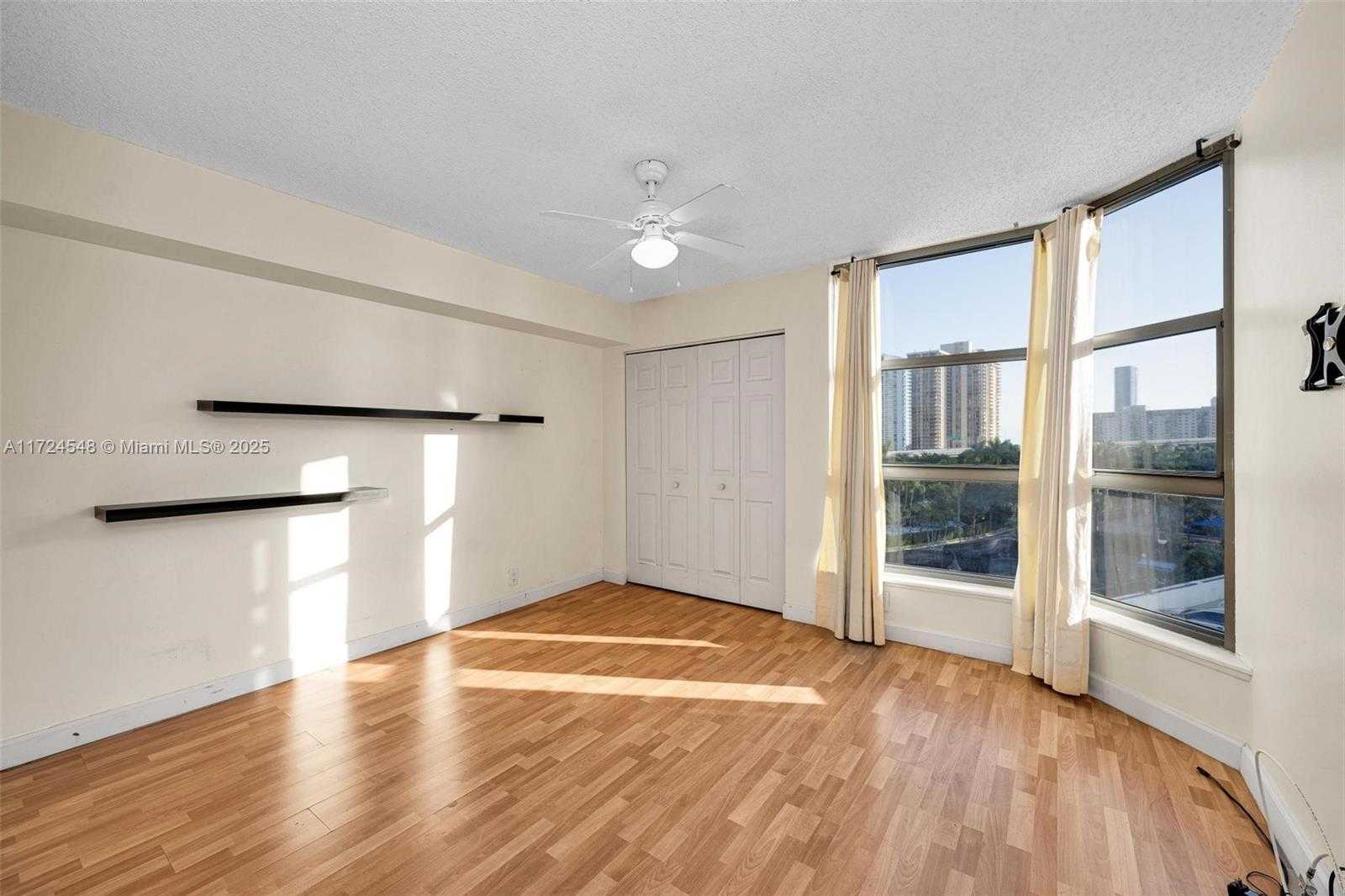 Small Image of 3530 MYSTIC POINTE DR #710, Aventura Number 24