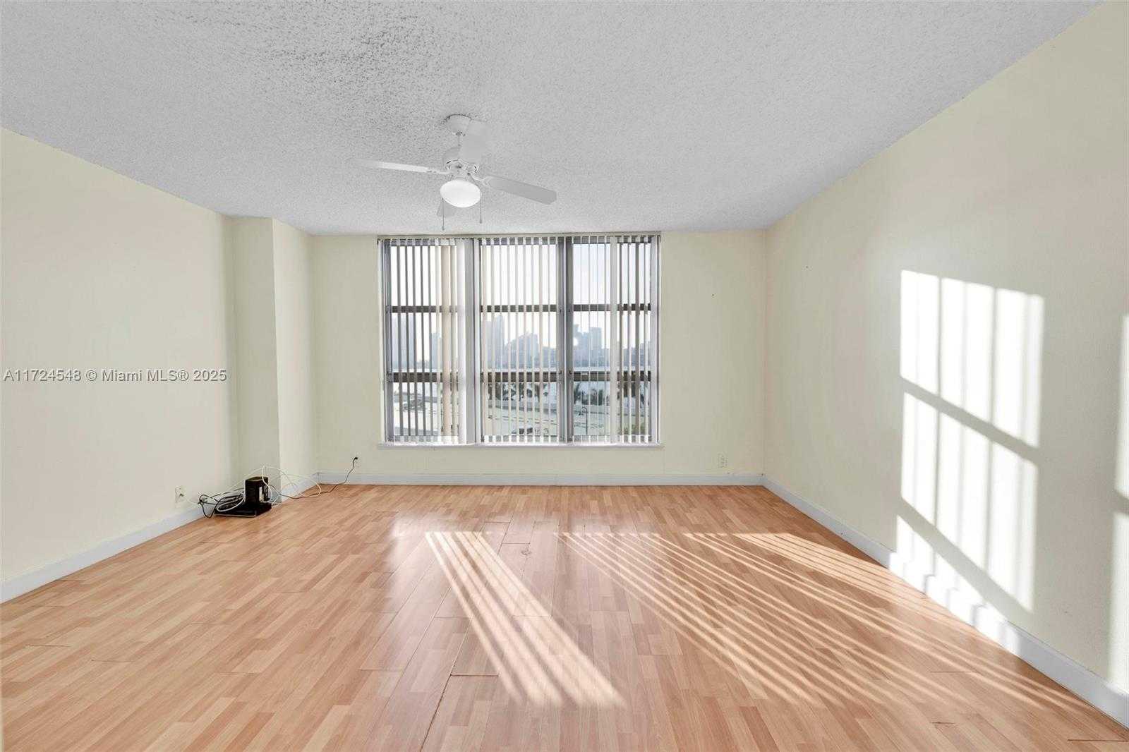 Small Image of 3530 MYSTIC POINTE DR #710, Aventura Number 25