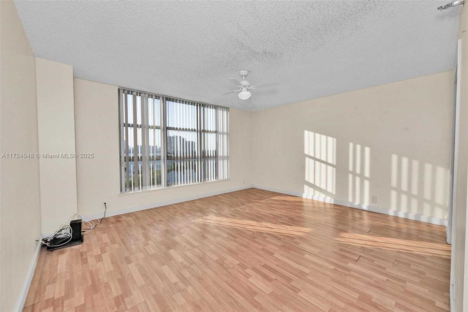 Small Image of 3530 MYSTIC POINTE DR #710, Aventura Number 7