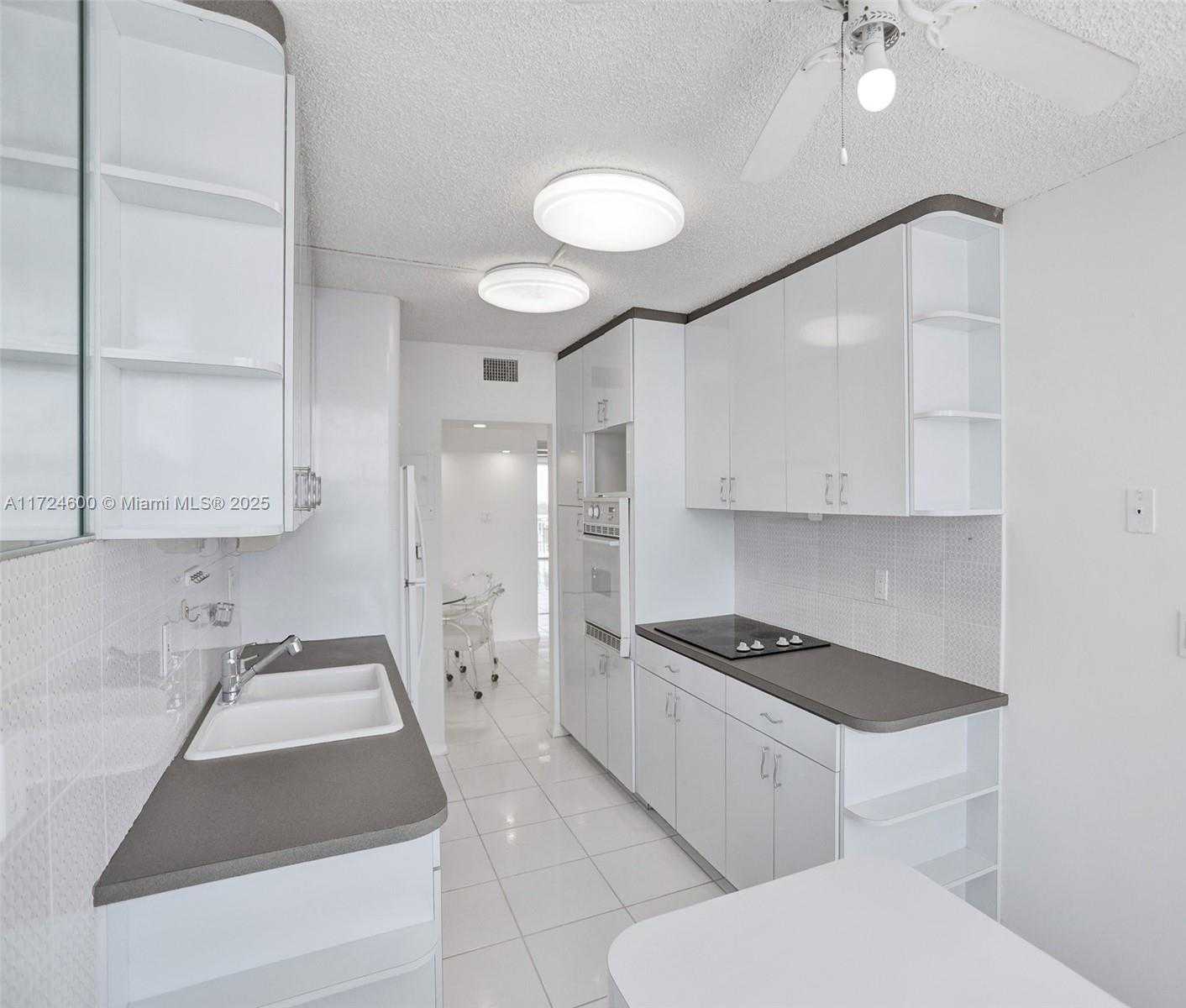 Small Image of 18071 BISCAYNE BLVD #1701, Aventura Number 10