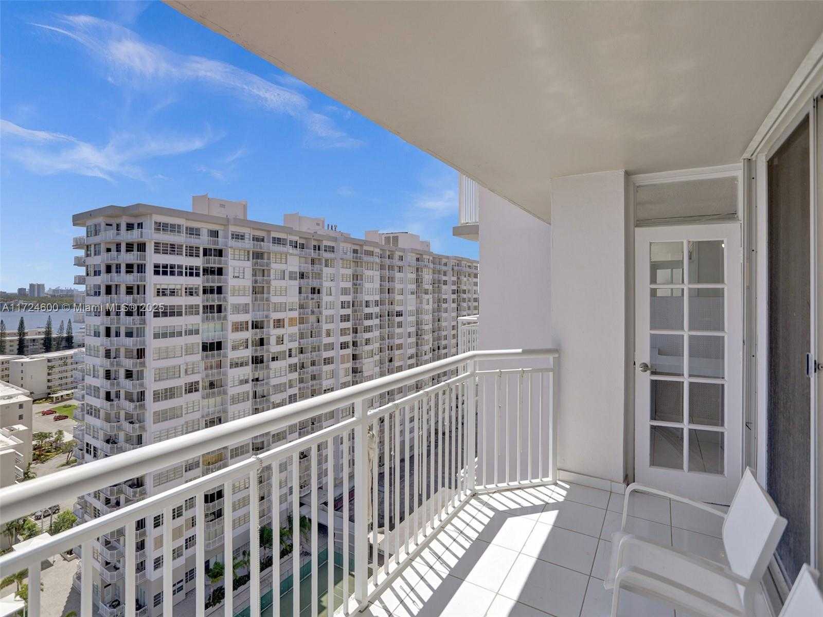 Small Image of 18071 BISCAYNE BLVD #1701, Aventura Number 14