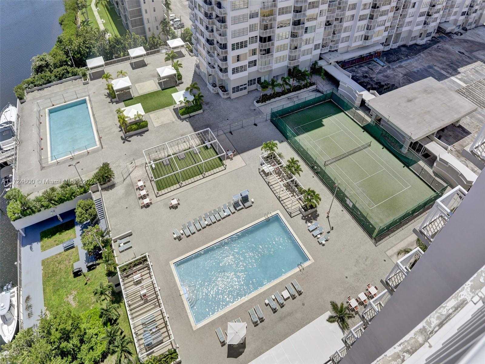 Small Image of 18071 BISCAYNE BLVD #1701, Aventura Number 16
