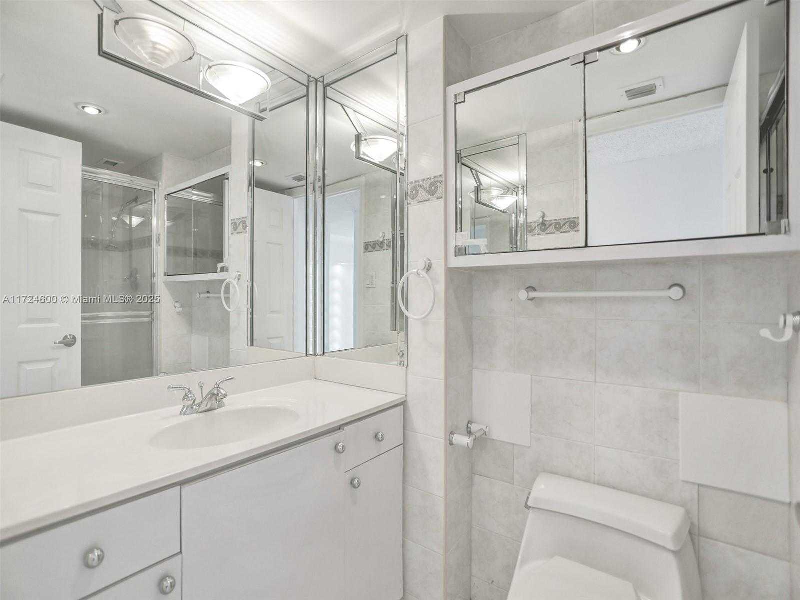 Small Image of 18071 BISCAYNE BLVD #1701, Aventura Number 22
