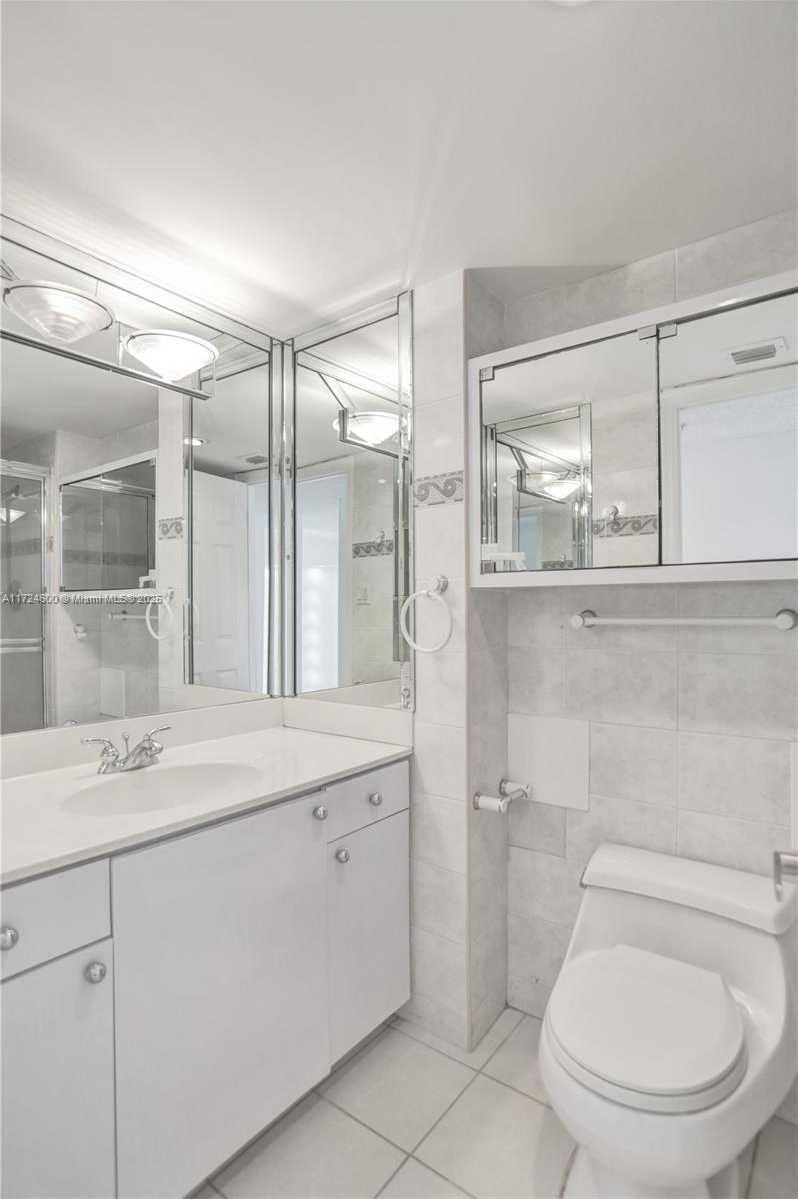 Small Image of 18071 BISCAYNE BLVD #1701, Aventura Number 24
