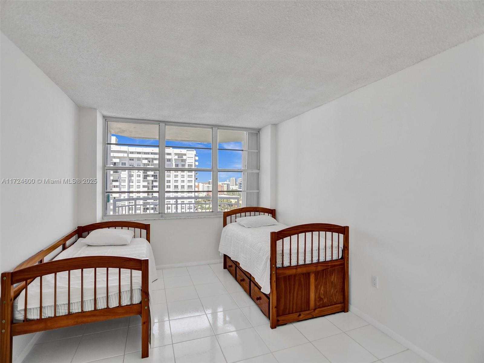 Small Image of 18071 BISCAYNE BLVD #1701, Aventura Number 25