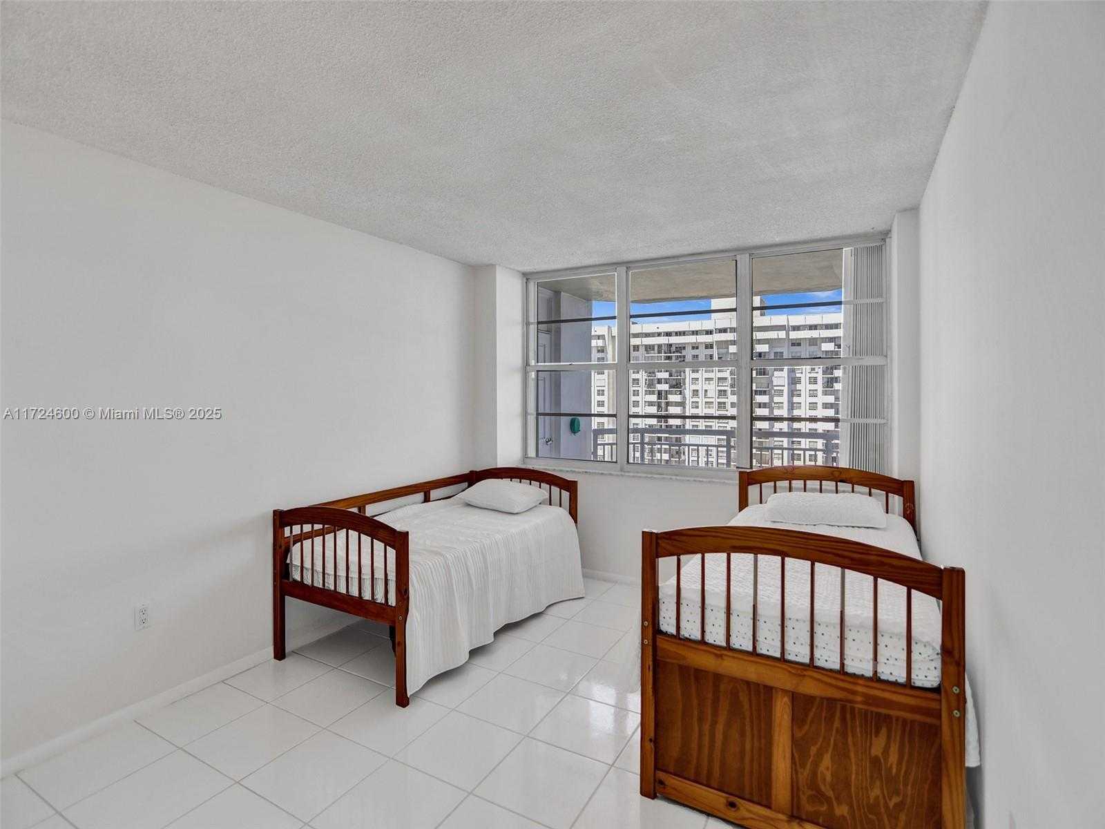 Small Image of 18071 BISCAYNE BLVD #1701, Aventura Number 26