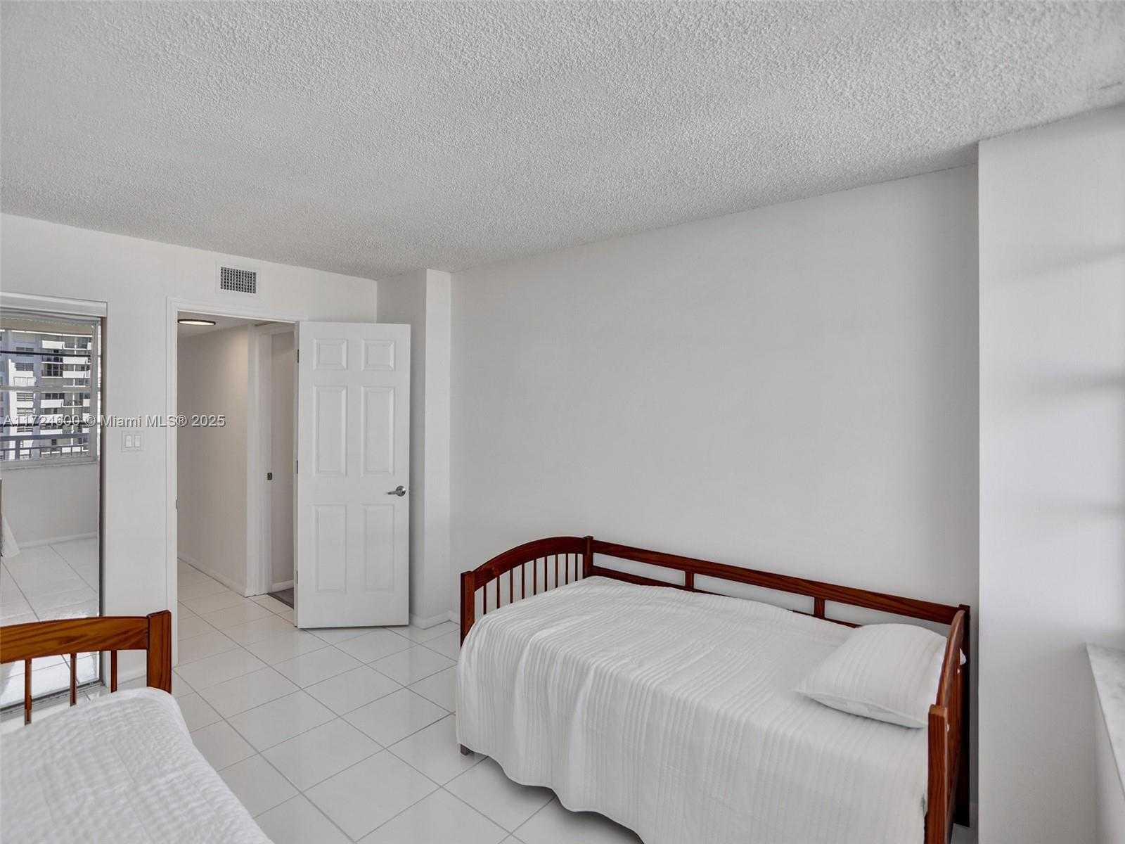 Small Image of 18071 BISCAYNE BLVD #1701, Aventura Number 28